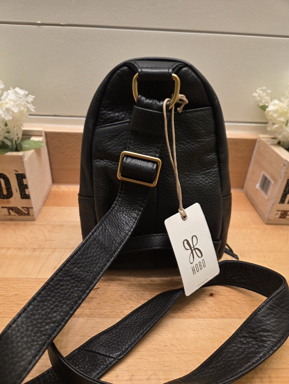 HOBO Fern Sling Bag Black Pebbled Leather Crossbody Bag - Picture 4 of 10